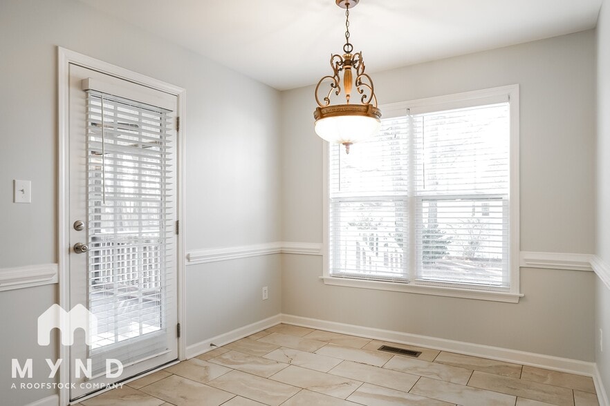 Building Photo - 40 Pinewinds Ct