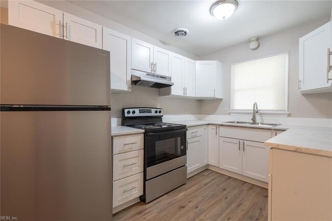 Building Photo - 344 Woodview Ave