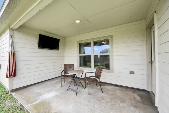 Building Photo - 8620 Havana Dr