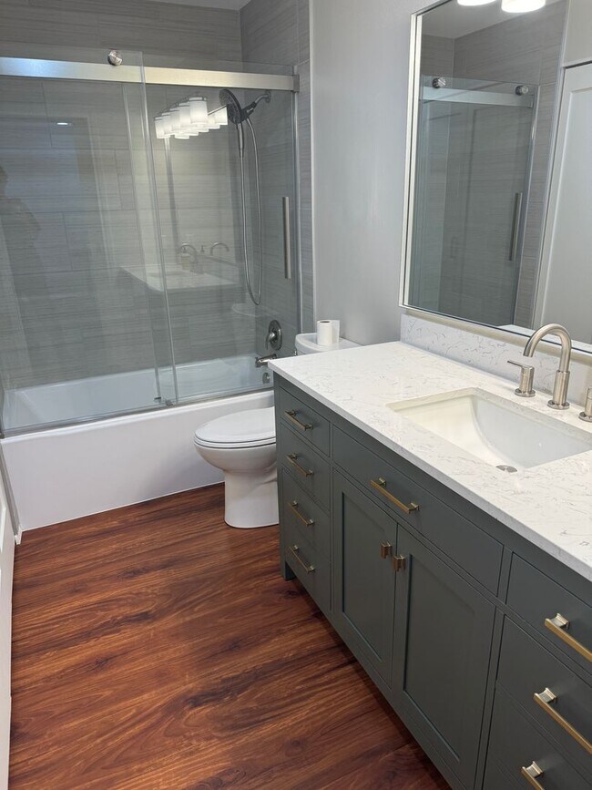 Building Photo - 2bd/2ba Kirkland Condo