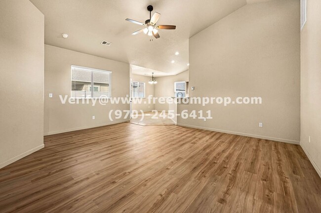 Building Photo - Beautiful Spacious Home!!! Convenient Loca...