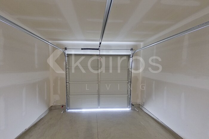 Building Photo - 233 Topaz Ln