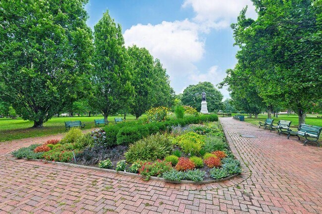 Building Photo - 439 Thurman Ave