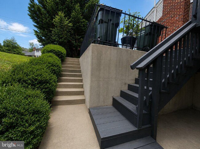 Building Photo - 6808 Darby Ln