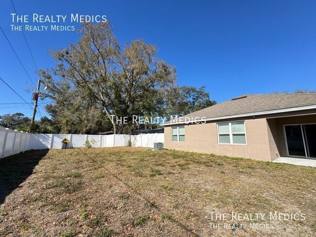 Building Photo - 1028 Salina St SE