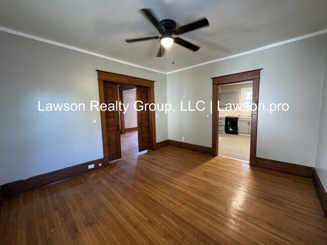 Building Photo - Three Bedroom Home - Walking Distance to G...