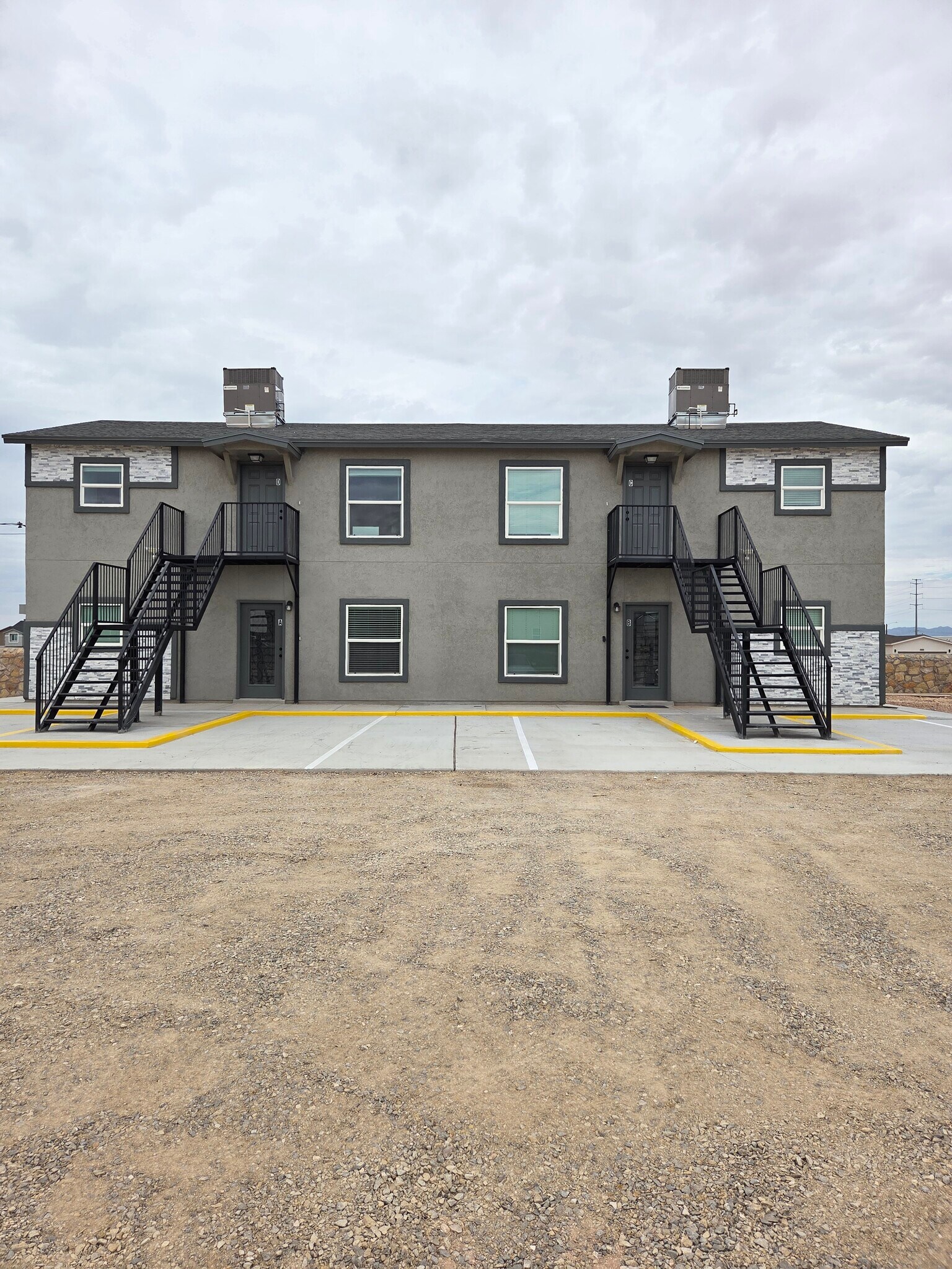 Building Photo - 13101 Lopez Rd