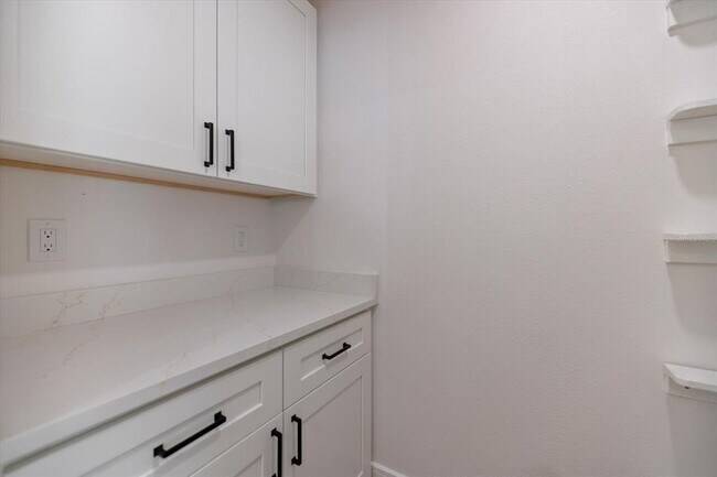 Building Photo - 470 Leger Dr