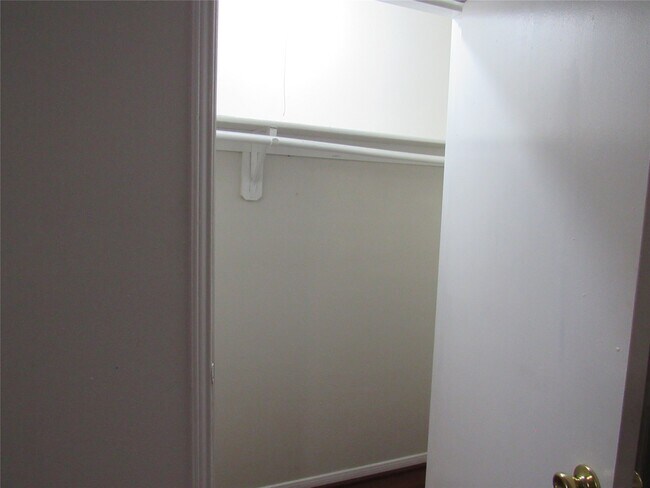 Building Photo - 15543 Weldon Dr