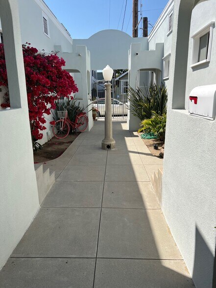 Building Photo - 218 Strand St