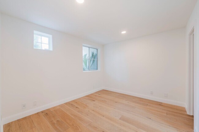Building Photo - Beautiful Hermosa Beach Townhome Rental!
