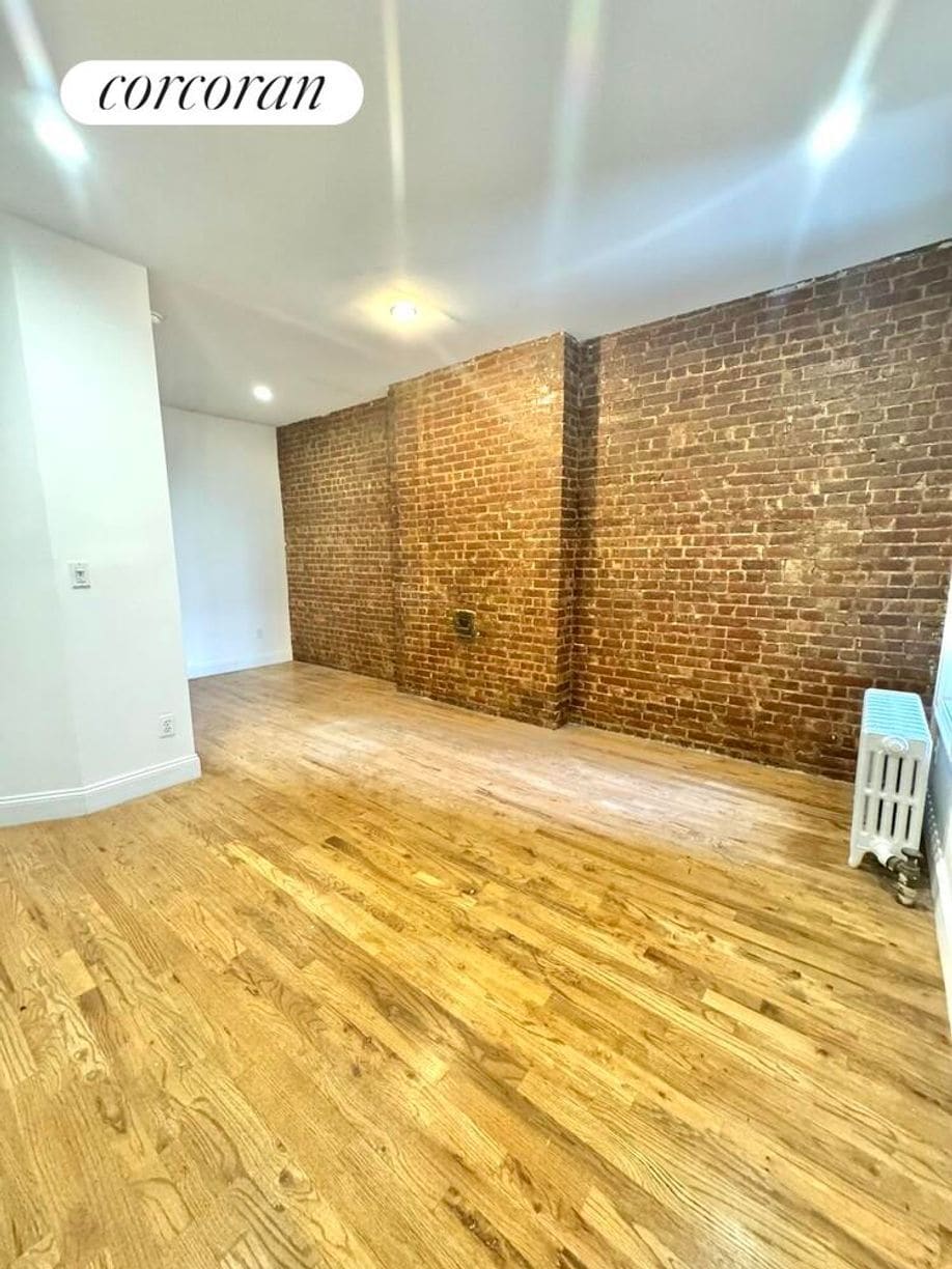 Building Photo - 509 E 81st St