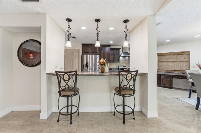 Building Photo - 6513 Thoroughbred Loop