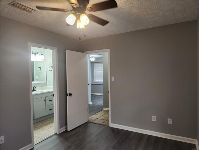 Building Photo - 463 Durden Rd