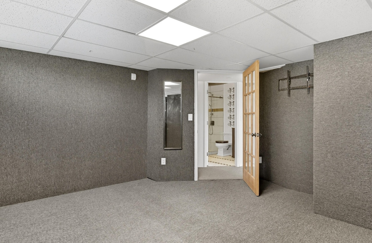 Building Photo - 298 S Staci Ct