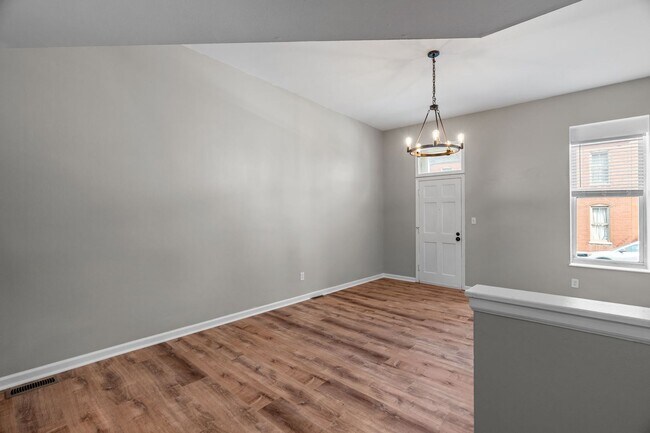 Building Photo - Fully Renovated 2BR in Historic Soulard | In-Unit Laundry | Off-Street Parking