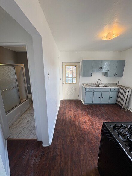 Building Photo - 543 3rd St