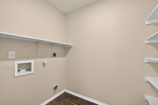 Building Photo - 10526 Bluegrass Pond