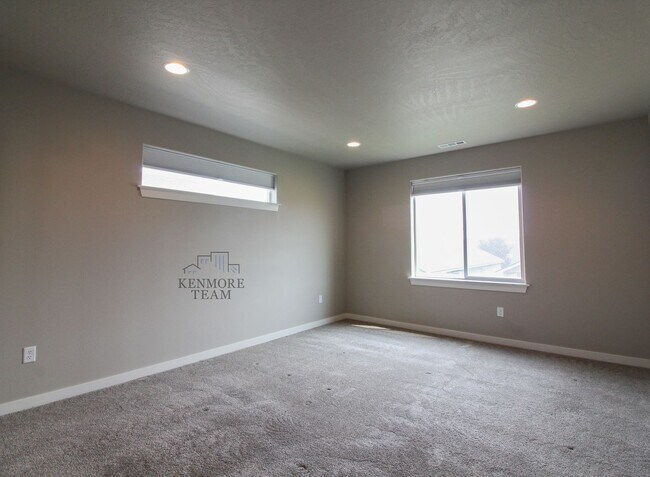 Building Photo - 2950 Woodland Pl