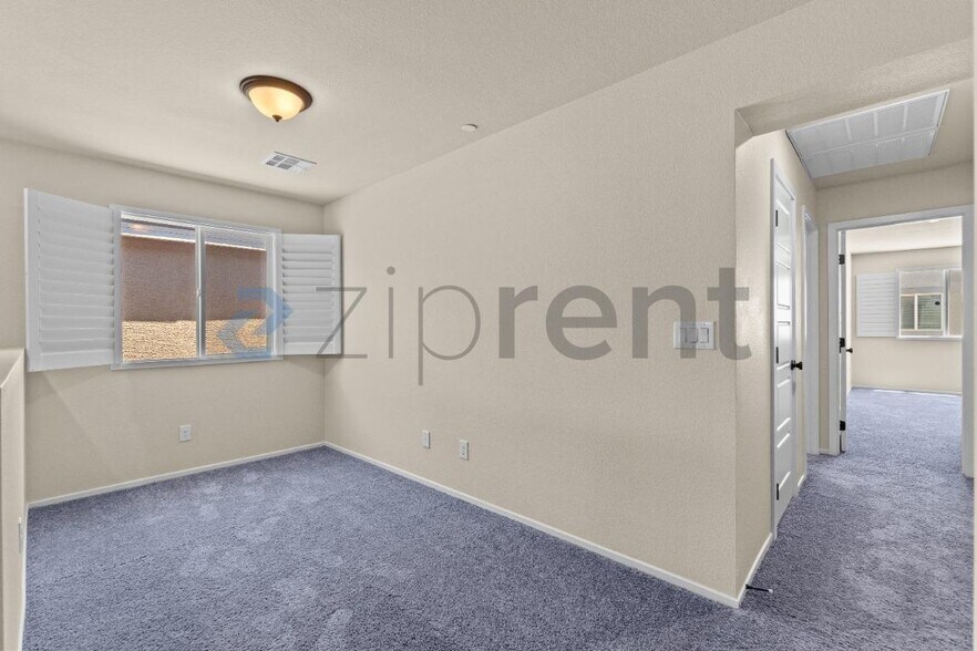 Building Photo - Unit