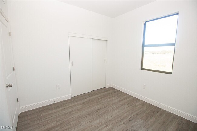 Building Photo - 1083 Calico St