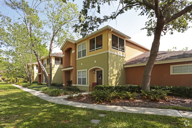 Building Photo - Country Club Lakes