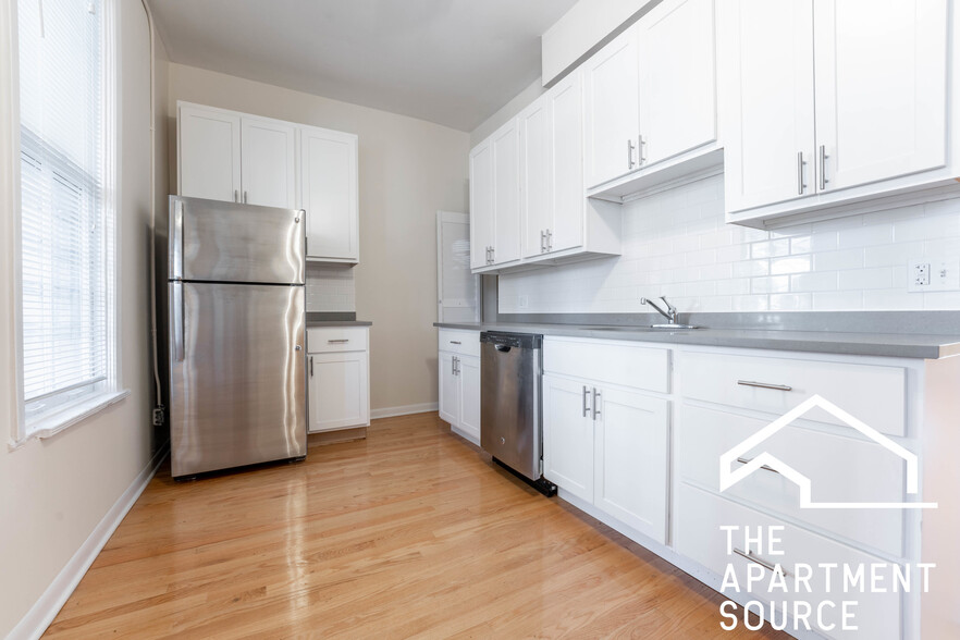 Building Photo - 1208 W Wrightwood Ave