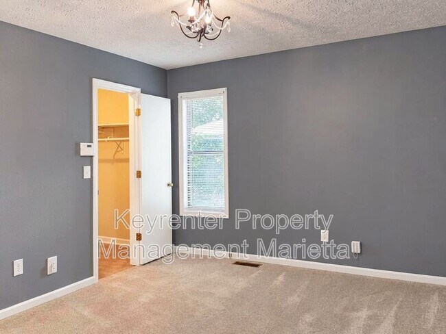 Building Photo - 5088 Ravenwood Dr NE