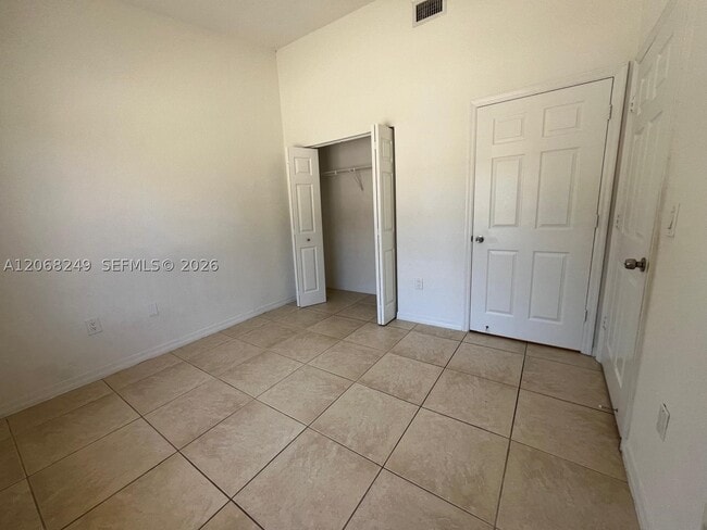 Building Photo - 3824 SW 48th Ave