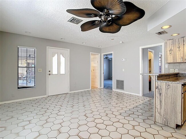 Building Photo - 813 Ormond St