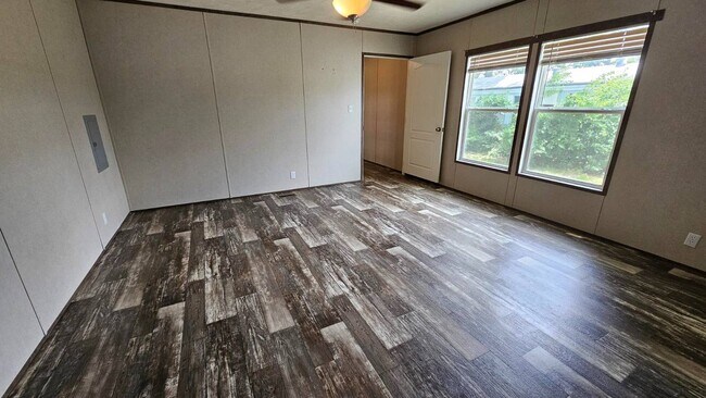 Building Photo - 2201 S Anna St