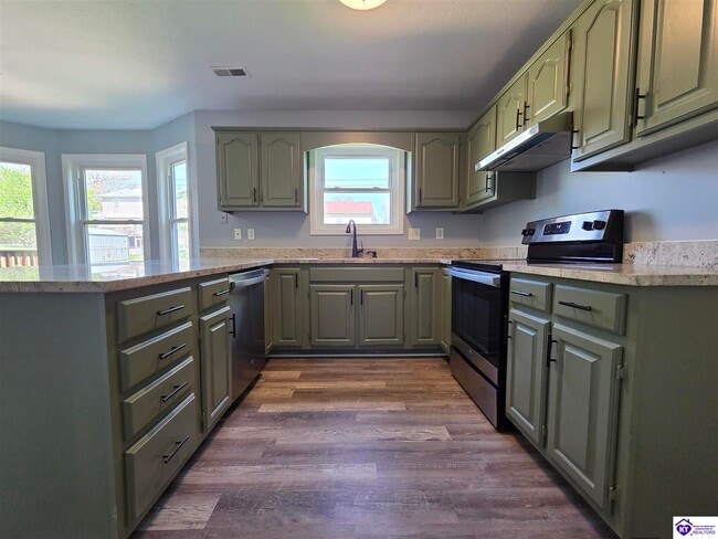 Building Photo - 888 N Woodland Dr