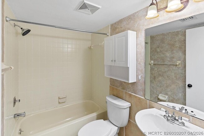 Building Photo - 12962 Briarlake Dr