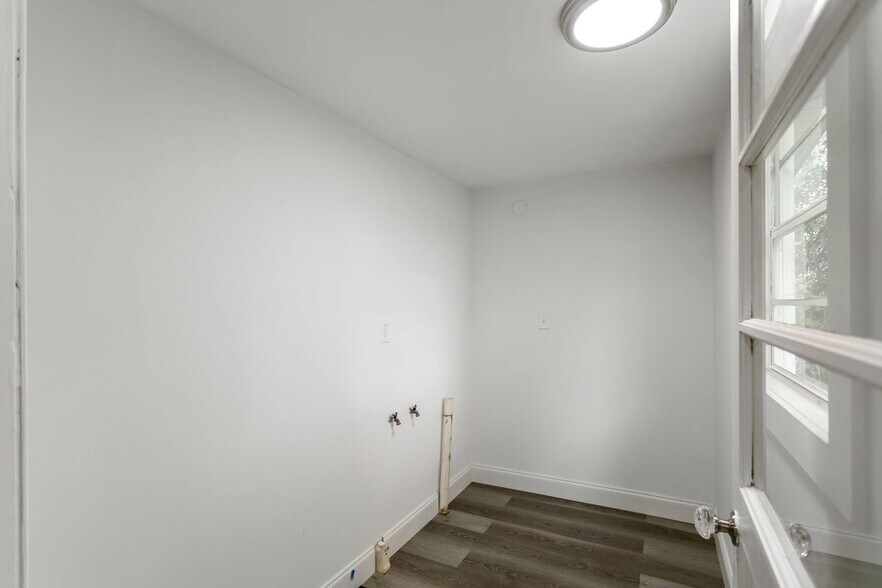 Building Photo - 5379 4th St