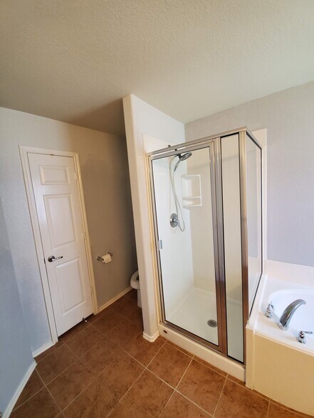 Building Photo - 10351 Whisper Bluff Dr