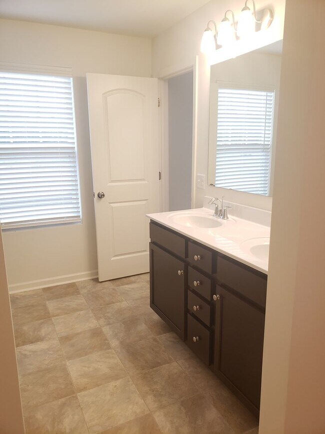 Building Photo - 3465 Vickrey Meadow Dr