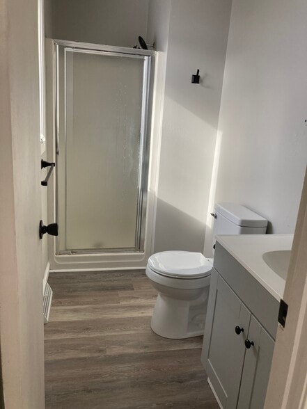 Building Photo - 6 Coolview Ln