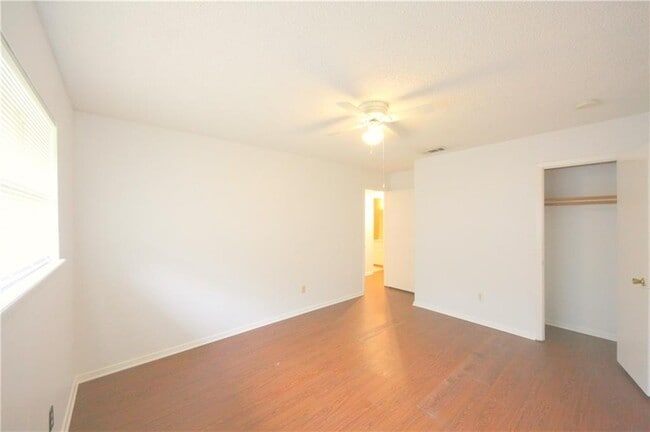 Building Photo - 12313 Willow Wild Dr