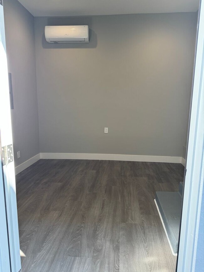 Building Photo - 54TH STREET 2985-2987 #1 FRONT UNITS