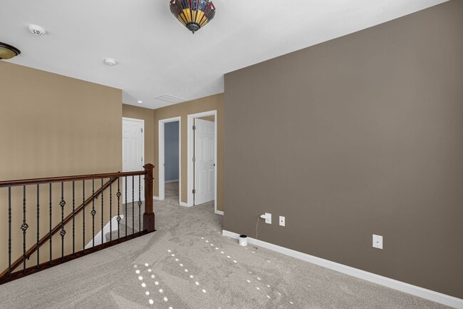 Building Photo - 3 Bedroom, 2 1/2 Bathroom End Unit Townhome in Greensboro