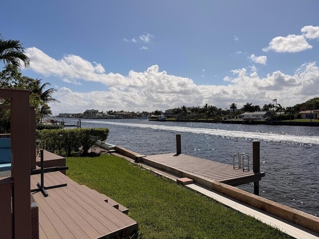 Building Photo - 797 S Riverside Dr