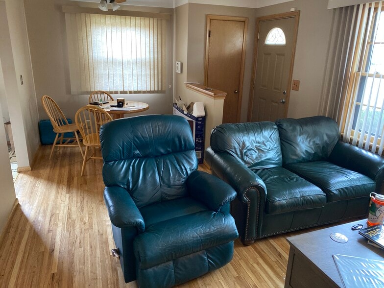 Front entry/dining area/living room furnished - 3477 5th St NE