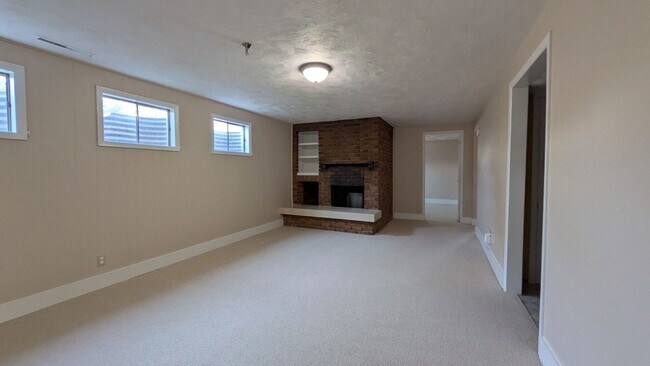 Building Photo - 4050 Hollow Rd