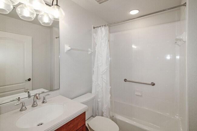 Building Photo - 1000 San Lino Cir