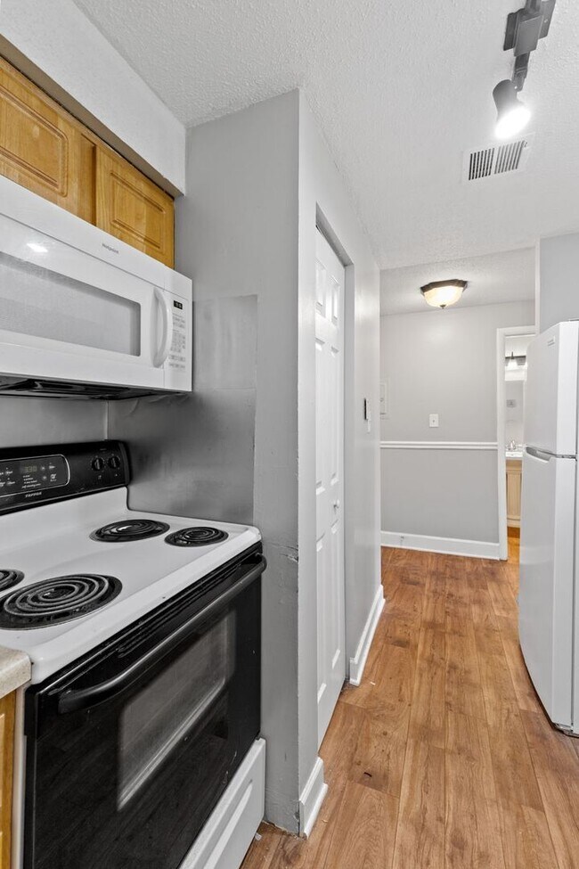 Building Photo - 3534 E Fall Creek Pkwy N Dr