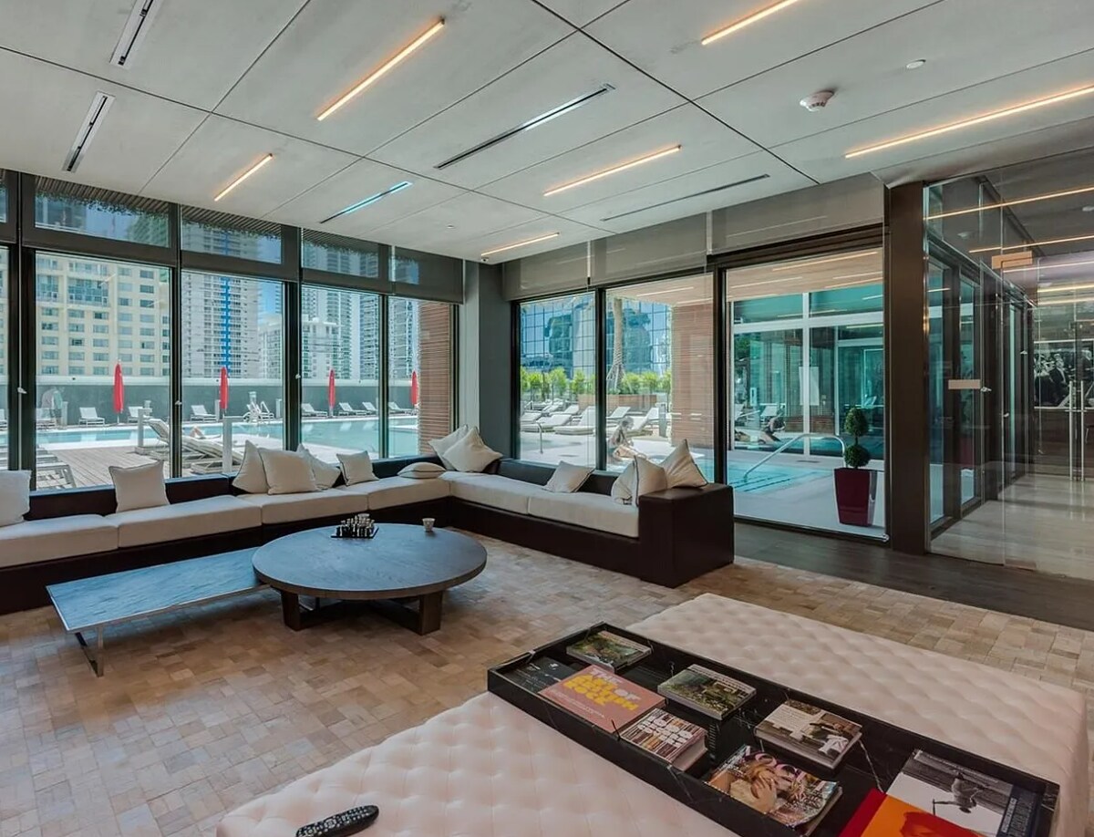 Building Photo - 1080 Brickell Ave