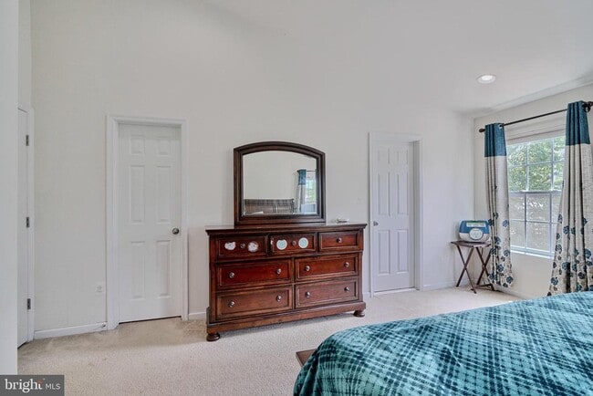 Building Photo - 7863 River Rock Way