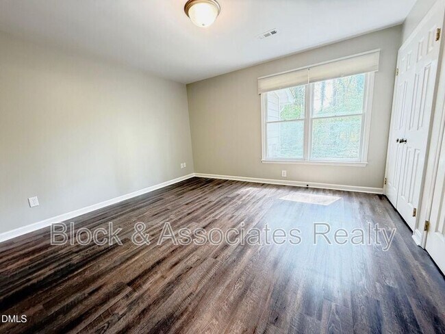 Building Photo - 6400 Meadow View Dr