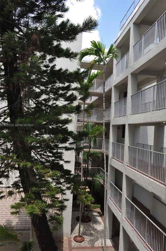 Building Photo - 10090 NW 80th Ct