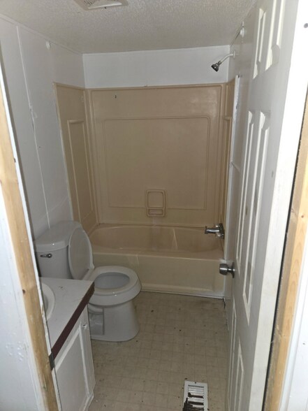 Building Photo - 1801 S Business 45